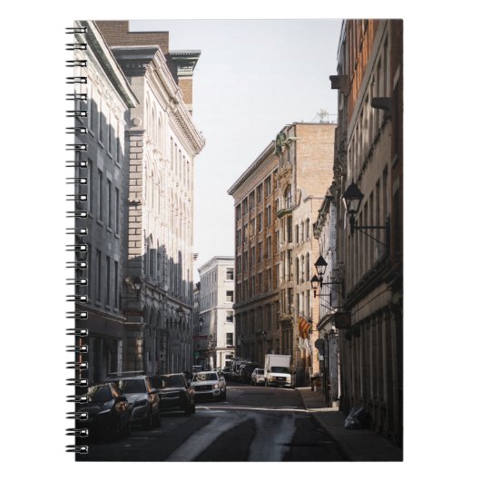 AUTO'S AAN DE ZIJDE VAN DE WEG TUSSEN BUILDIN NOTITIEBOEK (Voorkant)