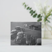 Auto's in het centrum, 1942 briefkaart (Staand voorkant)