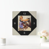  autowrak met pinupmeisje vierkante klok (Huis)