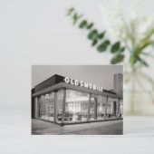 Autozaak uit het midden van de 20e eeuw, 1950. briefkaart (Staand voorkant)