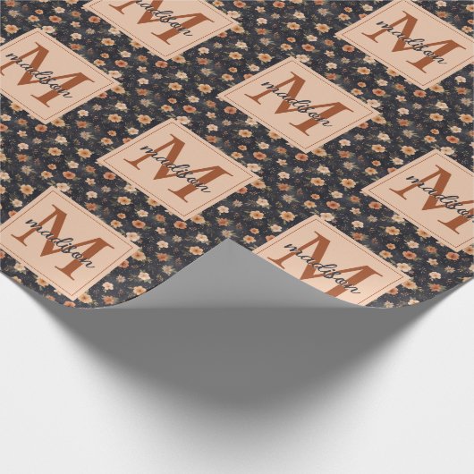 Autumn Dark Moody Terracotta Floral Monogram Name Cadeaupapier (Hoek)