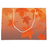 Autumn design with maple leaves and bokeh effect groot cadeauzakje (Voorkant)