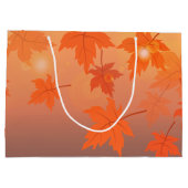 Autumn design with maple leaves and bokeh effect groot cadeauzakje (Achterkant)
