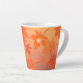 Autumn design with maple leaves and bokeh effect latte mok (Rechterhoek)