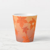 Autumn design with maple leaves and bokeh effect latte mok (Voorkant)