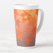 Autumn design with maple leaves and bokeh effect latte mok (Rechterhoek)