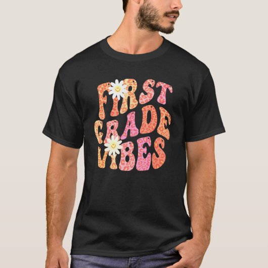 Autumn FIRST GRADE VIBES Retro 1e Gr Teacher Herfs T-shirt (Voorkant)