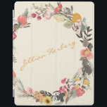 Autumn Floral Wreath Yellow Green met naam iPad Cover<br><div class="desc">Deze stijlvolle,  aangepaste iPad-cover is voorzien van een prachtige herfstflorale groenery in een prachtig herfst palet van mosterdgeel,  sage-groen en doorschijnend. Personaliseer het met jouw naam in manuscript het schrijven. Geweldig cadeauidee.</div>