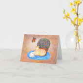 Autumn Greeting Cat and Monarch Butterfly Serene Kaart (Gele Bloem)