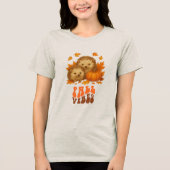Autumn Hedgehogs illustratie & Herfst Vibes script Tri-Blend Shirt (Voorkant)