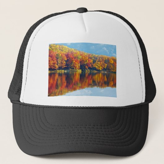 Autumn Lake Trucker Pet (Voorkant)