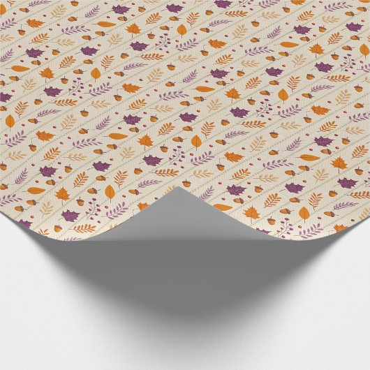 Autumn Leaf Gift Wrap in Soft Lavender and Rust Cadeaupapier (Hoek)