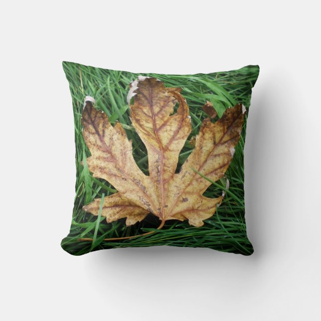 Autumn leaf met groengras kussen (Voorkant)