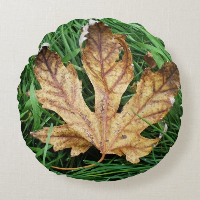 Autumn leaf met groengras rond kussen (Voorkant)