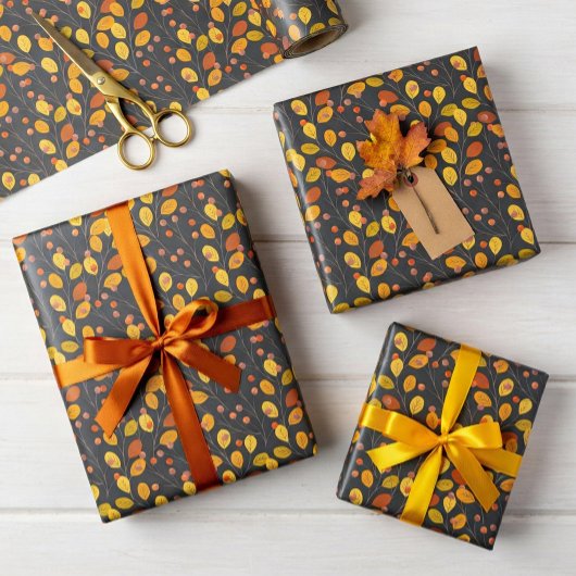 Autumn Leaves en Berries Wrapping Paper Cadeaupapier