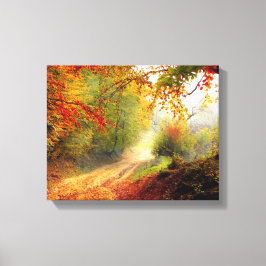 Autumn Leaves en Trees die Dirt Road bedekken Canvas Afdruk
