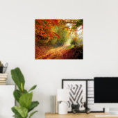 Autumn Leaves en Trees die Dirt Road bedekken Poster (Thuiskantoor)