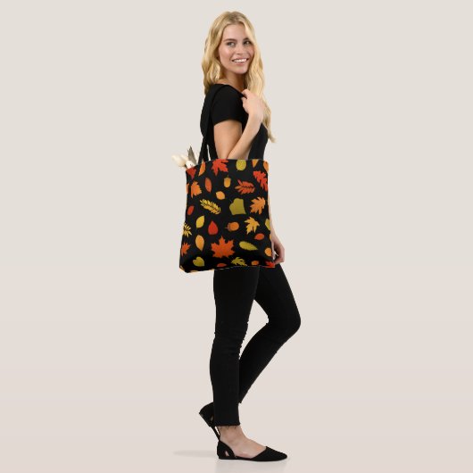 Autumn Leaves Tote Bag – Cozy Season (Op model)