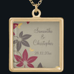 Autumn Leaves Wedding Goud Vergulden Ketting<br><div class="desc">Een elegant ontwerp voor een herfstbruiloft met bladeren in de herfstkleuren geel, rood en bruin vallen met groene bloei op een olijfgroene achtergrond. De kleur van de tekst komt overeen met de kleur van de donkere bladeren. Volledig aanpasbaar voor uw eigen speciale gelegenheid. Dit komt overeen met het Autumn Leaves...</div>