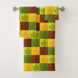 Autumn Maple Leaves, brown and green Bad Handdoek
