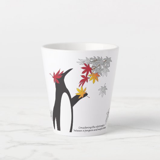 Autumn Maple Leaves en Cute Funny Penguin Latte Mok (Voorkant)