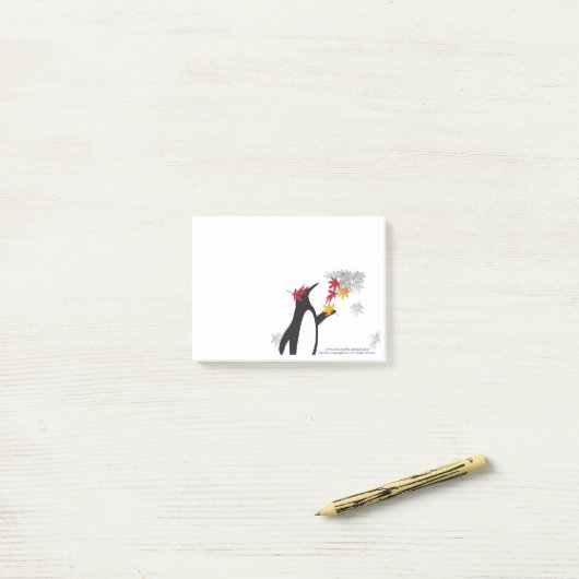 Autumn Maple Leaves en Cute Funny Penguin Post-it® Notes (Op bureau)