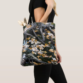 Autumn Otter Pond van Bladeren Tote Bag