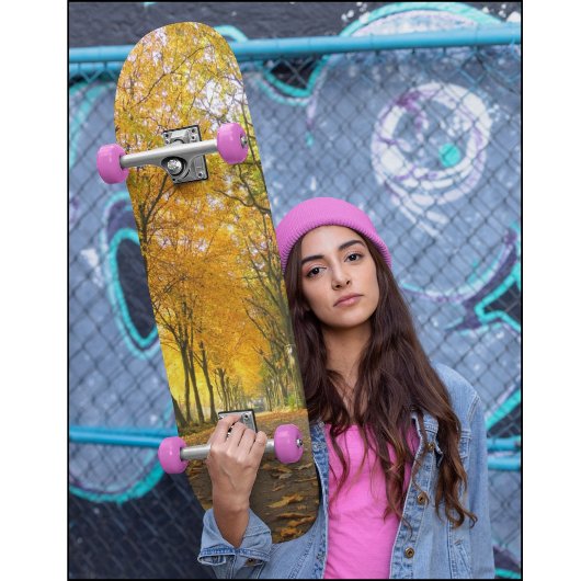 Autumn path with yellow trees and fallen leaves persoonlijk skateboard