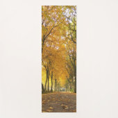 Autumn path with yellow trees and fallen leaves yogamat (Voorkant)