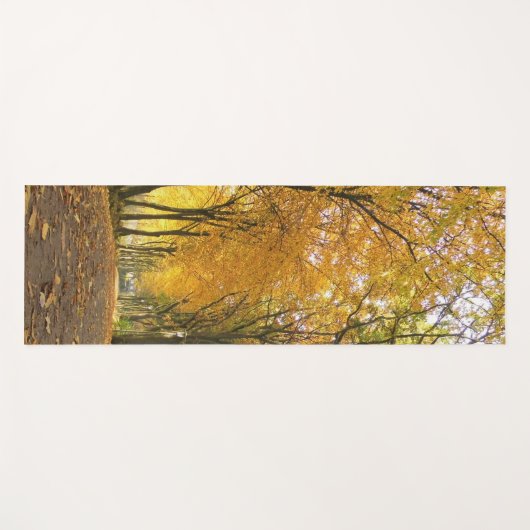 Autumn path with yellow trees and fallen leaves yogamat (Voorkant (horizontaal))