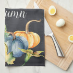 Autumn Pumpkin Waterverf Rustic Chalkboard Theedoek<br><div class="desc">Mooie waterverf pompoenen in tinten van blauw,  groen,  oranje en wit zijn te vinden op deze seizoenskeukenhanddoek. U kunt het woord Autumn aanpassen dat aan beide kanten van de keukenhanddoek is. Verfijn uw gasten en familie voor herfst en Thanksgiving met deze waterverf pompokeukenhanddoek.</div>
