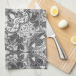 Autumn Squirrel Mandala met de hand getekend Theedoek<br><div class="desc">Deze unieke herfstkeukenhanddoek heeft een ingewikkelde,  handgetekende mandala van eekhoorns en op herfst geïnspireerde elementen. Met een aanpasbare achtergrondkleur vult het gemakkelijk elk keukendecor aan en voegt het een stijlvolle,  persoonlijke touch toe aan uw ruimte. Perfect voor eekhoornliefhebbers,  deze handdoek maakt een heerlijk,  uniek cadeau!</div>