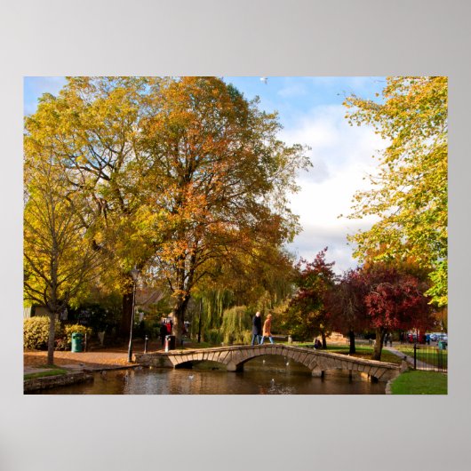 Autumn Trees Bourton op het Poster van de waterkra (Voorkant)