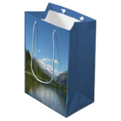 Avalanche Lake I in Glacier National Park Medium Cadeauzakje (Voorkant Gekanteld)