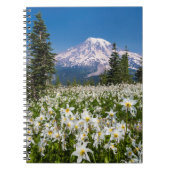 Avalanche lilies en Mount Rainier 2 Notitieboek (Voorkant)