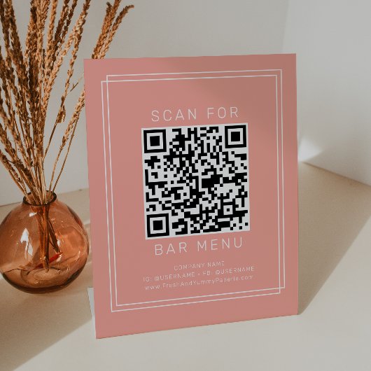 AVERY Minimal Blush Perzik Koraal Bar Menu QR Code Reclamebord Met Voetstuk