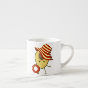 Avocado strandmeisje met zon-pet en zwemring espresso kop