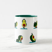 Avocado Yoga. Comisch, grappig, leuk Tweekleurige Koffiemok (Center)