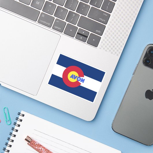 Avon CO Flag Sticker (Laptop met iPhone)