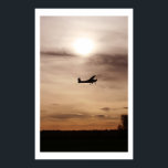 Avond Cessna 182 Poster<br><div class="desc">Een Cessna 182 vertrekt een lokale luchthaven tijdens een vroege zomeravond met een mooie achtergrond.</div>