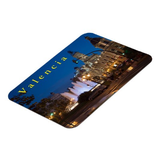 Avond in het "Administratiegebied" in Valencia. Magneet (Linkerzijde)