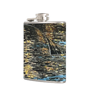 Avond lichten op het zee heupfles