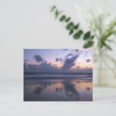Avond reflectie op het strand van Karon Briefkaart (Staand voorkant)