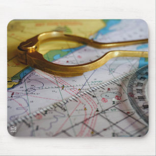 Avonturen beleven en bestemming zoeken op kompas. muismat