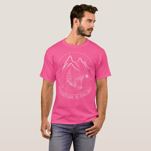 Avontuur roept T Shirt - Fun Camping T Shirt (Voorkant volledig)