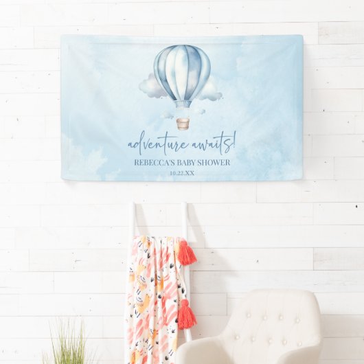 Avontuur wacht! Blauwe heteluchtballon Baby shower Spandoek (Insitu)