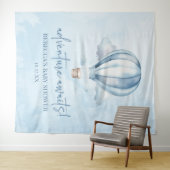 Avontuur wacht! Blauwe heteluchtballon Baby shower Wandkleed (In Situ (horizontaal))