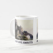 Avontuur wacht. Fantasielandschap Koffiemok (Voorkant links)