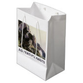 Avontuur wacht. Fantasielandschap Medium Cadeauzakje (Voorkant Gekanteld)