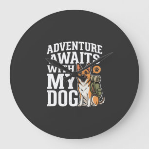 Avontuur wacht met mijn hond wandelen grote klok